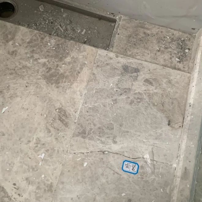 瓷砖空鼓打胶后瓷砖裂了怎么办呢(瓷砖空鼓打胶后瓷砖裂了怎么办呢图片) 瓷砖空鼓打胶后瓷砖裂了怎么办呢(瓷砖空鼓打胶后瓷砖裂了怎么办呢图片)