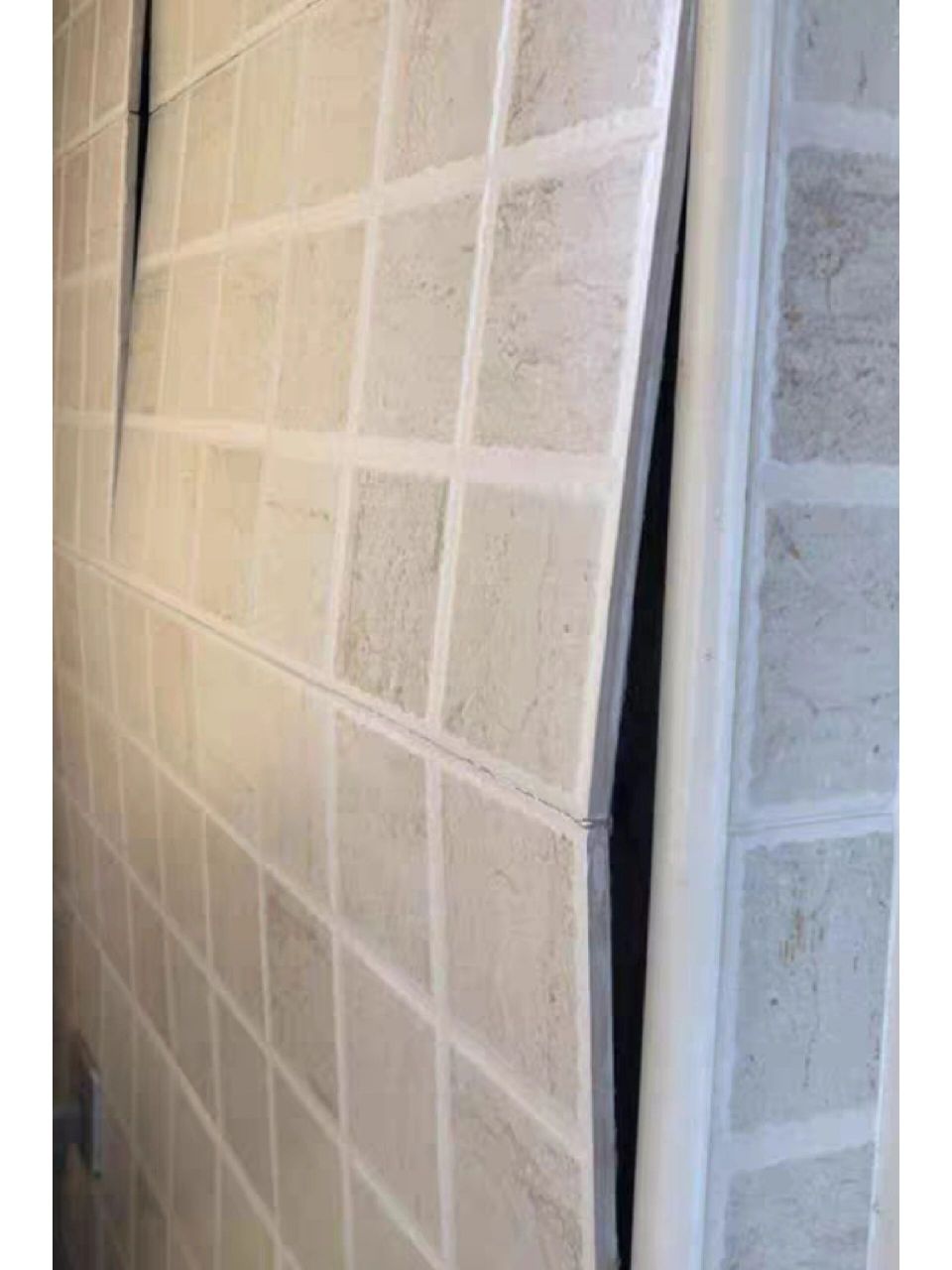 瓷砖脱落最简单修补方法有哪些视频(瓷砖脱落最简单修补方法有哪些视频教学)