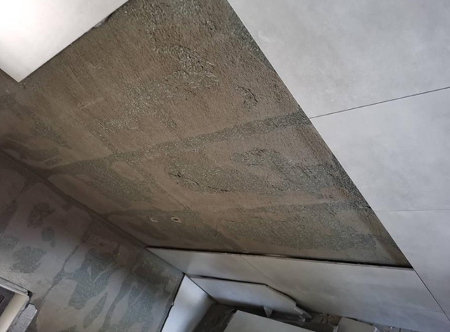 墙砖开裂是什么原因导致的(墙砖开裂是什么原因导致的呢)