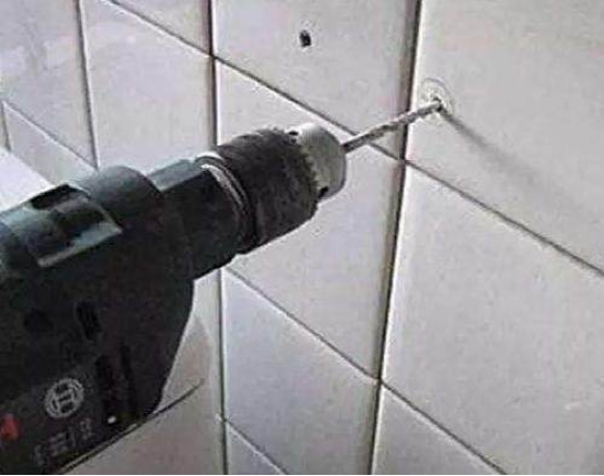 瓷砖墙面打孔后修补方法视频(瓷砖墙面打孔后修补方法视频教程)