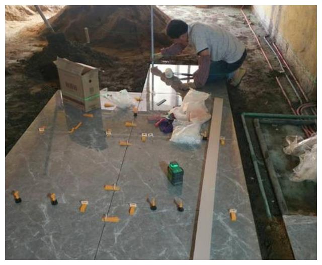 找铺瓷砖工人(找铺瓷砖工人工资多少)